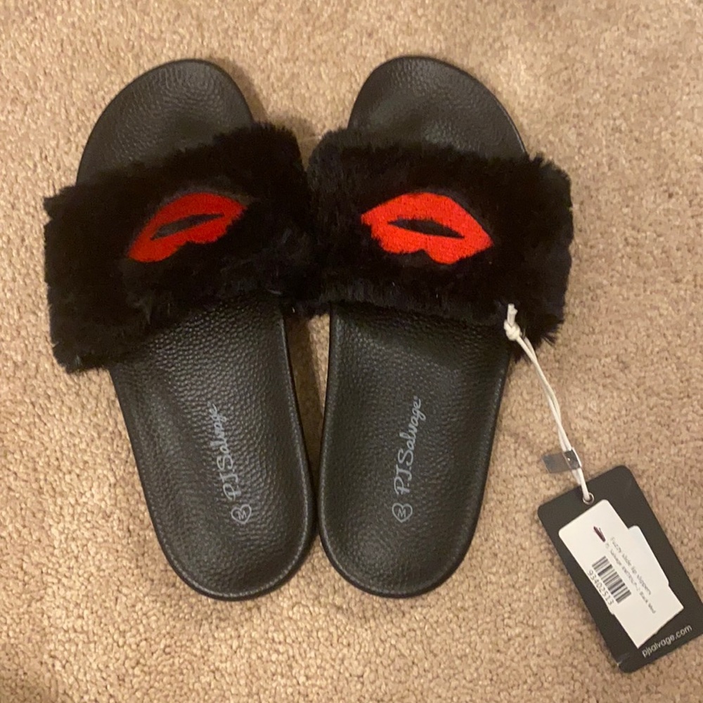 NWT Fuzzy Slide Slippers